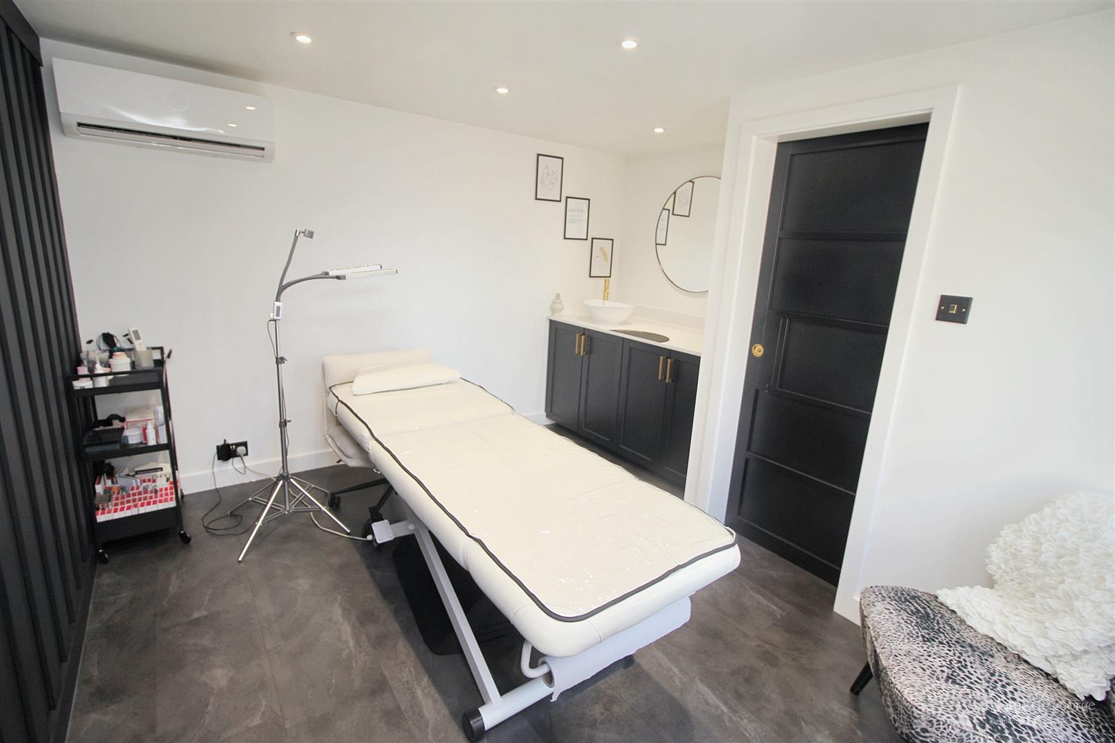 Latimer Drive, Calcot, Reading